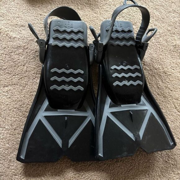 U.S. Divers Fit Size Small 3-6 36-39 Flippers - Picture 3 of 5